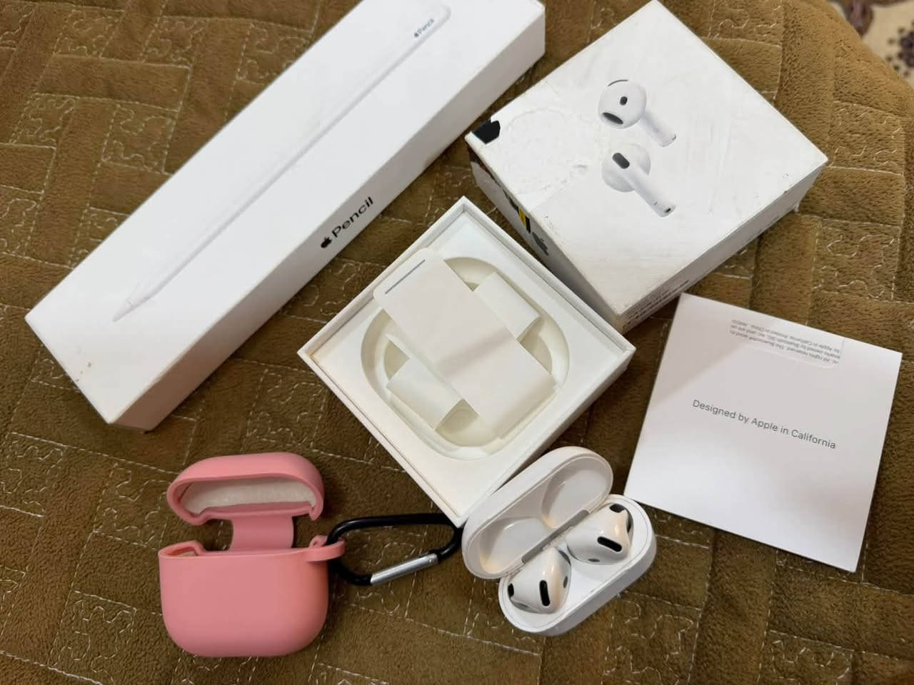 AirPods 4 • عزل ضوضاء • قلم ابل ٢