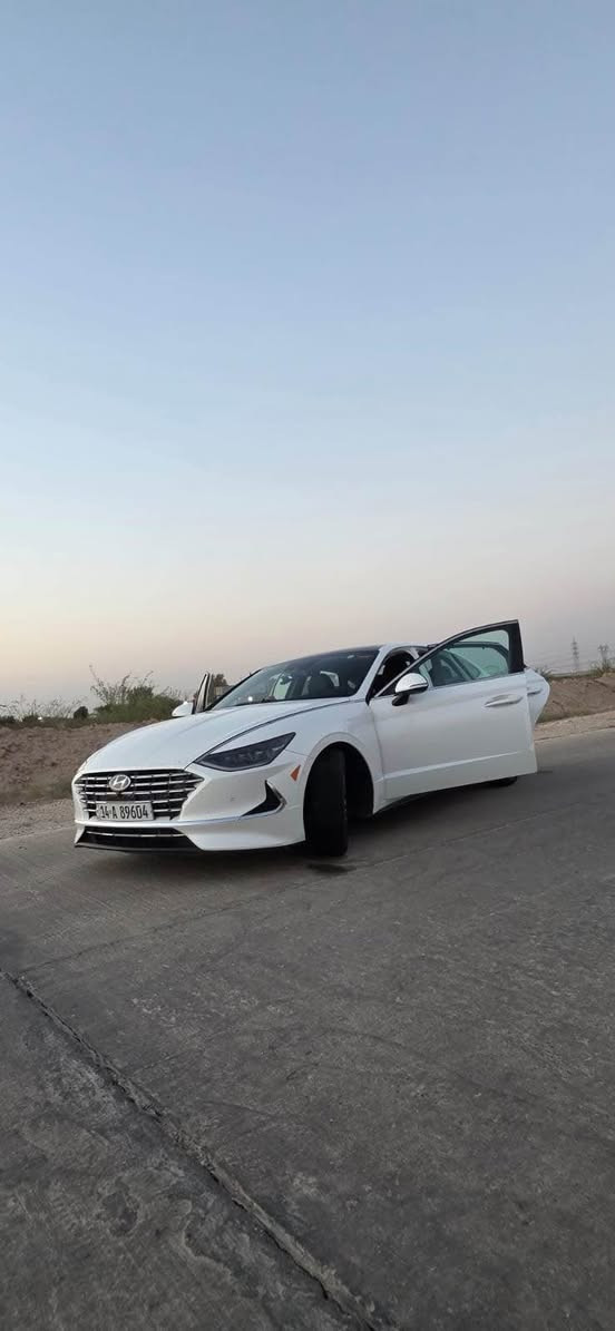 🔥 للبيع سوناتا هايبرد 2022 Limited – فل أوبشن 🔥

🚘 Hyundai Sonata Hybrid 2022 Limited
💰 السعر: 185 ورقة | قابل للتفاوض بالمعقول

من السيارات المميزة جدًا بالهايبرد، مواصفات عالية وشكل راقي واقتصادية بالوقود، ومجهزة بتقنيات أمان وراحة ممتازة.

🔹 المواصفات والتجهيزات:
• هايبرد 2.0L
• فئة Limited
• سقف خلايه شمسيه Solar Roof / خلايا شمسية ☀️
• كاميرات 360°
• رادارات أمامية وخلفية
• حساسات أمامية وخلفية
• نظام مراقبة النقطة العمياء
• تحذير من الخروج عن المسار
• مساعد الحفاظ على المسار
• مثبت سرعة ذكي 
▪︎ قياده ذائيه على خطوط مسار
• فرملة وتحذير من الاصطدام الأمامي  وخلفي  وتوقف ذاتي 
• تشغيل عن بُعد
• دخول وتشغيل بالبصمة / Smart Key
• تتحرك للأمام والخلف بالريموت وهي واقف خارج السيارة
• شاشة ومواصفات Limited
• مقاعد كهربائية (جلد)
• تسخين وتبريد المقاعد
• إضاءة داخلية مميزة متغيره لوان
• تشغيل Push Start
• نظام صوتي BOSE ومواصفات راقية
• تايرات  تخم جديد 
• اقتصادية جدًا بالبنزين بسبب نظام الهايبرد

📌 حالة السيارة بكل وضوح:
السيارة وارد أمريكا، تعرضت لحـادث غرق في أمريكا، ، والسيارة تعمل وتسير.

🎥 يوجد فيديو للسيارة وهي تعمل وتمشي من أمريكا، وكل شيء موضح للجادين بدون أي إخفاء.

🔖 VIN / رقم الشاصي:
KMHL54JJ6NA049665

💵 السعر 185 ورقة وقابل للتفاوض بالمعقول
❗️للجادين فقط، والمعاينة خير دليل.

📍 المكان: [البصره]
📞 للتواصل: [***********] البصرة, العراق
