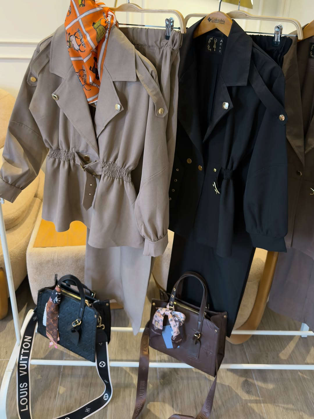 new collection set ✨🍁🍂🐎🏇🍁

شوفولي جمال السوت الي واصل 😍😍😍

متوفر سوت انيق جدااا 
بأمكانك تلبسيه بطريقة الرسمي مع كعب 
وايضاً كاجول مع شوز سبورت 🦋🦚☕️🤎

خامة فخمة جداا

مطعم بأكسسوار ذهبي طلاء ثابت 

ملاحظة الحقيبة مع السكارڤ متوفر ايضا 

العدد محدود 

يوجد توصيل 🚚 سريع إلى كافة أنحاء العراق 🇮🇶 

#set #outfits #explorepage #style #outfit
