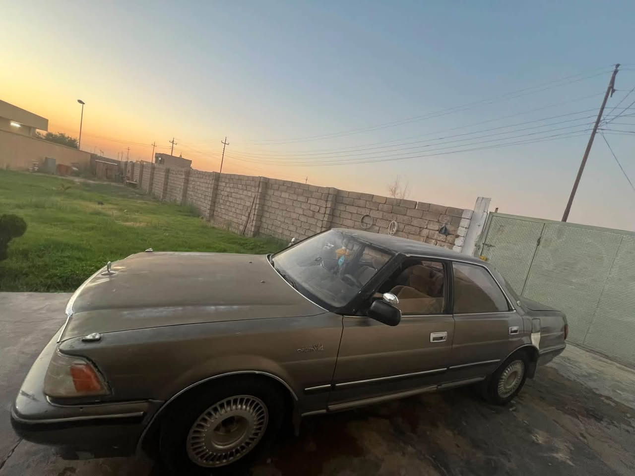 السلام عليكم سياره هارتوب مسجل للبيع موديل 91 سياره اوتماتيك كير محرك شرط تايرات داخلها حيل نضيف اتشغل وتمشي شرط التحويل مالها مباشر السنوية مالتها تنتهي ب 2029  السعر 35 ورقه ويرهم مراوس هم حسب القناعه شعندك نزل بالتعليقات الاستفسار تصال***********
