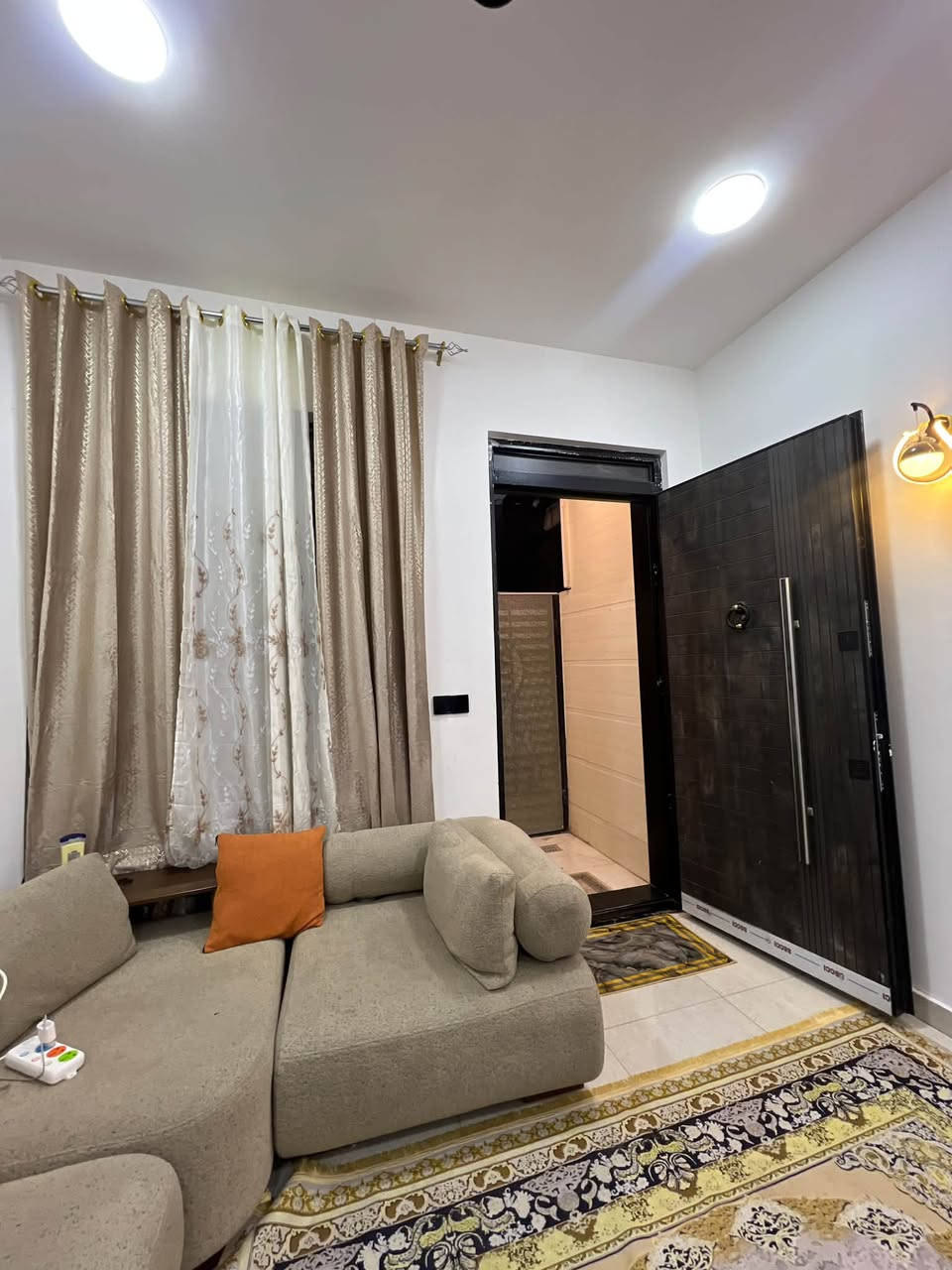 مشتمل للبيع في الطالبية خلف المدارس او قرب شارع الاطباء 

المساحه 58 م 

الواجهة 4 اله  النزال 15 

بناء 2025 جديد 

يحتوي على اربع غرف نوم واستقبال ومطبخ وخدمات 

للاستفسار مراجعه مكتب ارض الرافدين للعقار  

الكائن في الطالبية السايدين المؤدية إلى الادارة واقتصاد  قرب بلدية الشعب مقابل مطعم سراج  
 
او الاتصال على الارقام التالية : *********** محمد خالد

 السعر والتفاصيل داخل قناه التلكرام

  https://t.me/alrafdenHome
