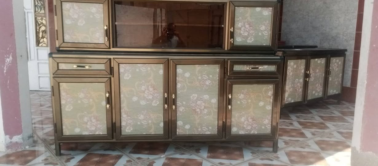 للبيع//كاونتر مقطع سعودي قياس مترين وسنك ستيل قياس 1,5 اخو الجديد السعر 325 الف وبي مجال العنوان الكرابله شارع مدرسه العروبه الاتصال ***********,
