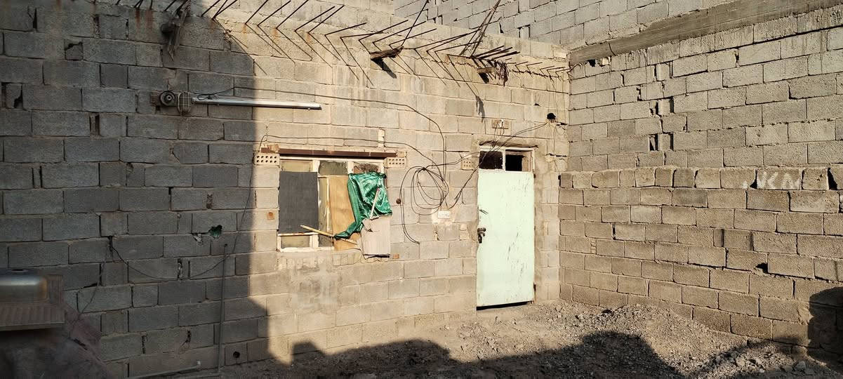 دار للبيع  في منطقة جسر ديالى 
قرب شبكة ابو اسماعيل الفرع على اليسار 
الدار زراعي سند 25  المساحة 120 الواجهة 7 متر 
 البيت يحتاجلة بعض الترتيبات
***********
