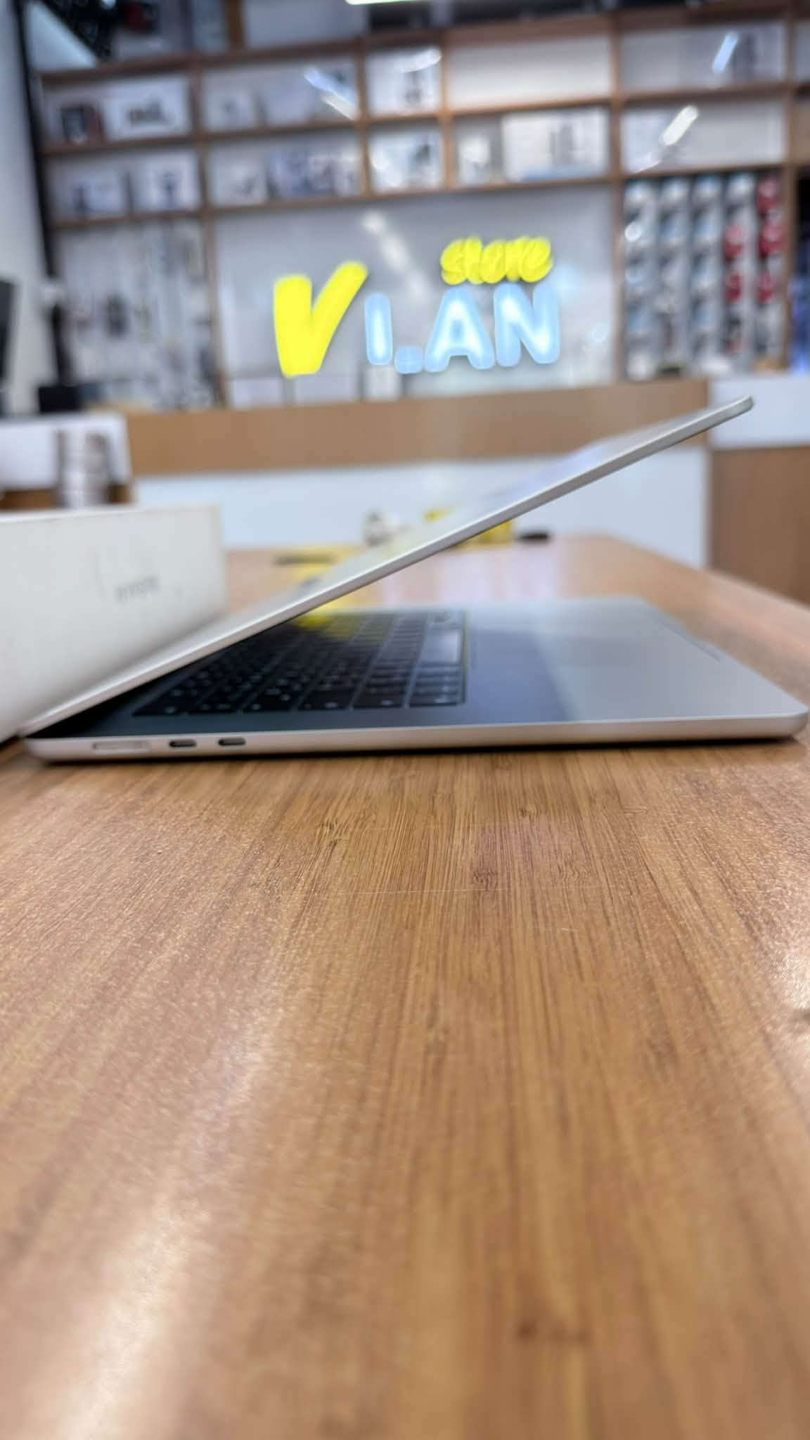 MacBook Air 2025 15”
M4
Ram 16
Hard 512
Clean 100%
Cycles 35
Battery 100%
شرق اوسط 
كامل ملحقات 
1,680,000
كربلاء - حي الحسين
***********
متوفر توصيل

نص مكتوب في الصور:
- سبت، ١٩ أيلول ١٠:٠٥ ص معلومات النظام ملف تعديل نافذة مساعدة معلومات الطُّراز: اسم الجهاز: D865266A78L1PDC0 bq40z651 رمز دفعة الحزمة: رمز دفعة PCB: إصدار البرنامج الثابت: 0b00 التحقق من الجهاز: Od17 التحقق من الخلية: معلومات الشحن: شحن البطارية أدنى من مستوى التحذير: تم الشحن كليًا: الشحن: حالة الشحن (%): معلومات السلامة: عدد الدورات: ۳۸ الحالة: عادي الحد الأقصى للقدرة: ۱۰۰٪ إعدادات طاقة النظام: تيار كهربي متردد: مؤقت إسبات النظام (بالدقائق): مؤقت إسبات القرص (بالدقائق): مؤقت إسبات شاشة العرض (بالدقائق): زر تشغيل الإسبَات: تنبيه على LAN: Hibernate Mode نمط الطاقة المتاحة: منح "تسهيل الوصول إلى الشبكة" الأولوية على "الإسبَات": طاقة الإضاءة: مؤقت إسبات النظام (بالدقائق): مؤقت إسبات القرص (بالدقائق): مؤقت إسبات شاشة العرض (بالدقائق): زر تشغيل الإسبَات: تنبيه على LAN: Hibernate Mode نمط الطاقة المتاحة: منح "تسهيل الوصول إلى الشبكة" الأولوية على "الإسبَات": خفض الإضاءة: تكوين الأجهزة: تم تركيب UPS: لا معلومات شاحن التيار المتردد: متصل: لا الشحن: لا أحداث الطاقة: الأحداث المجدولة التالية: appPID: ۳۸۹ النوع: تنبيه مجدول حسب: com.apple.alarm.user-invisible com.apple.calaccessd.travelEngine.periodicRefreshTimer الوقت: 10:07 19/09 :UserVisible appPID: ۸۸ النوع: تنبيه مجدول حسب: com.apple.alarm.user-invisible com.apple.osanalytics.hardhighengagementtimer الوقت: ٢٠:٥٤ ٢٠٢٦/٩/٢٠ معلومات MacBook Air مكونات الكمبيوتر ATA Bluetooth NVMExpress PCI SAS SATA SPI USB التخزين الشخصيات الذاكرة الصوت الطابعات البطاقة الكاميرا إنشاء الفرص إيثريت تندربولت/USB4 رسومات شاشات عرض قارئ البطاقات قناة الألياف واجهة SCSI المتوازية وحدة التحكم Apple Pay الشبكة المواقع جدار الحماية وحدات التخزين Wi-Fi SmartCards التنبيهات التطبيقات الخطوط السجلَات اللغة والمنطقة الملصقات الفطور أجزاء التفضيلات إطار العمل Rosetta برنامج الطابعة برنامج تم تعطيله تسهيلات الاستخدام خدمات المزامنة دعم Raw عميل تتم إدارته عناصر بدء التشغيل الملفات التعريفية حول MacBook Air ١٥ بوصة، M4، ٢٠٢٥ Mohammed MacBook Air الاسم Apple M4 الشريحة ۱٦ غ.ب. الذاكرة LG9D66YN02 الرقم التسلسلي الإصدار 26.6.2 macOS macOS Tahoe شاشات العرض شاشة ريتينا مضمنة إعدادات شاشة العرض... مساحة التخزين Macintosh HD متوفر ٤٦٣,٣ غ.ب. من ٤٩٤,٣٨ غ.ب. إعدادات مساحة التخزين... تقرير النظام... اتفاقية ترخيص البرنامج شهادة التنظيم توافق ENERGY STAR® - اتفاقية الترخيص 1983-2026 Apple Inc. © جميع الحقوق محفوظة. تسجيل الدخول باستخدام حساب Apple Wi-Bluetooh شبكة بطارية بحث معضلات الاستخدام لفية الشاشة Siri و Apple © طبخ المكتب وشريط الأيقونات شاشات العرض ربط القوائم شعارات صوت ركيز نة الشاشة خصوصية والأمان سمة الإصبع وكلمة السر مستخدمون والمجموعات سايبات الإنترنت Game Cent iCloud