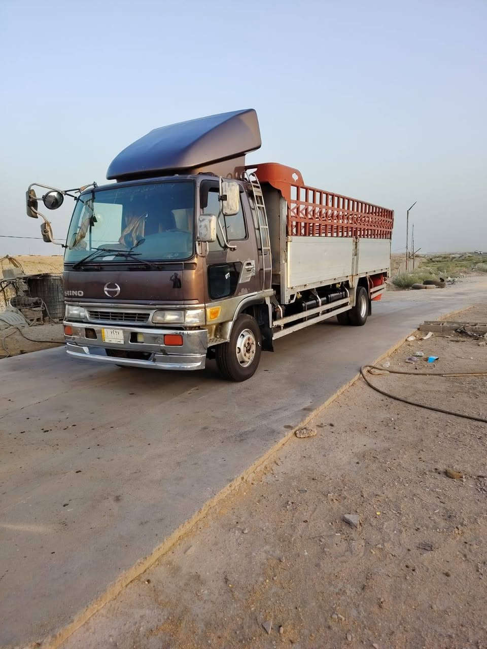 سلام عليكم هينو انكر للبيع موديل 95   سنويه الحد 27 مكينه 80 سوبر بيه خيط بخار طوله سته وربع بلادي تخم تاير سيارة جاهزة الاستفسار ***********
