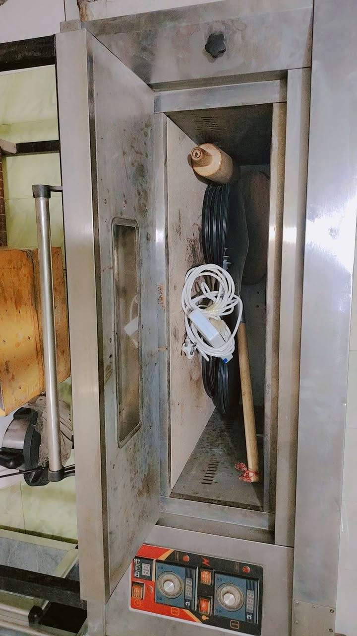 مساء الخير عندي غراض كافتيريا من شاويه بيتزه او شويه بركر بعد غراض عنوان بابل شارع 80 شارع الحسينيه ***********/***********
