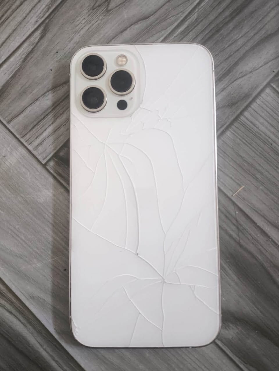 ايفون للبيع iPhone 12 Pro Max 📱
مبدل بطارية اصلية 100 🔋 
مبدل شاشة مو اصلية 📱 
فيس ايدي واكف بسبب ضربة بلشاشة 📷 
ايسي عاطل يشحن فقط لاسيكي واير ليست

باقي كامرات وغيرها شغال ما اغشك الجهاز والبي كلة كدامك شراي راسلني رقمي وتساب ***********
مكاني - السماوة - الرميثة 
السعر 180 الف وبي مجال قليل 💵
