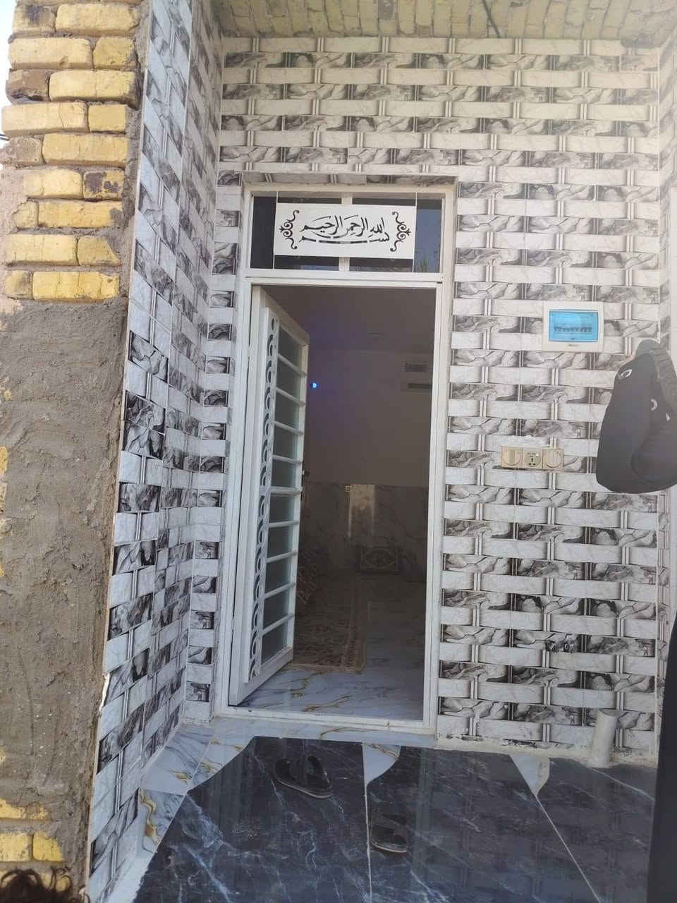 دار البيع 
مساحه300 بي 3غرف و2صاله وتخاريج ومطبخ واستقبال 
الرضويه الثانيه 
لل استفسار ***********

