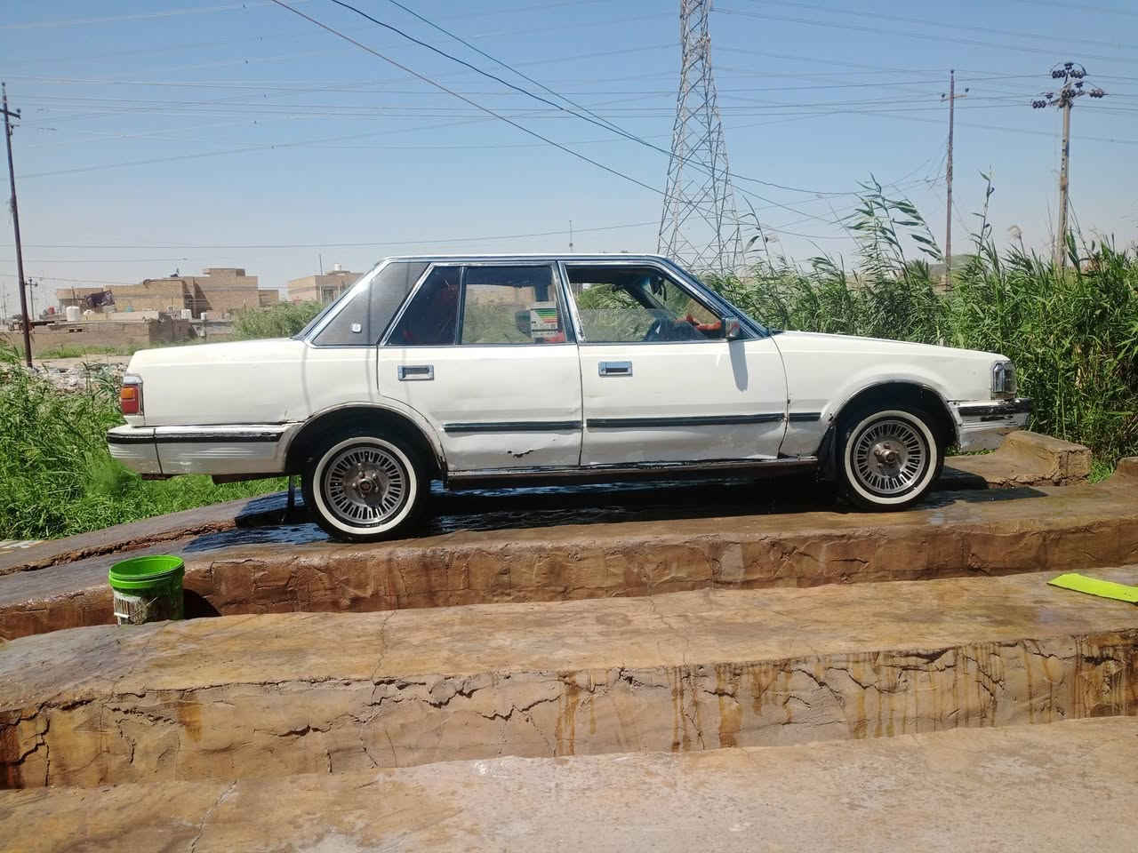 سلام عليكم  سوبر اللبيع مديل 84 محرك وكير جدد ثنين ونص تخم تايرجديد رقم نكليزي بسمي بفداد السعر 30وبيه مجال عنوان الشطره رقم الهاتف ***********

