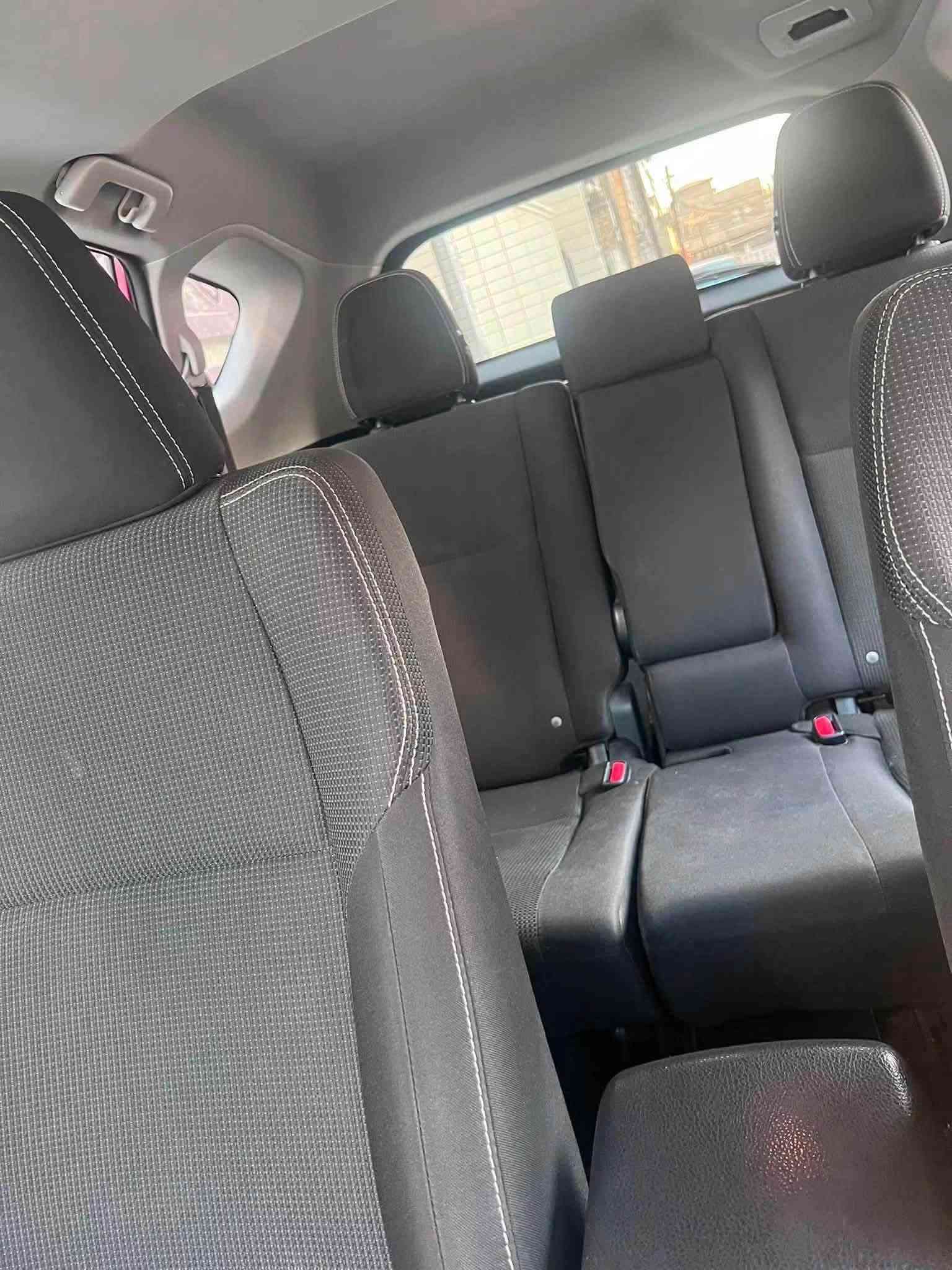 � للبيع تويوتا RAV4 موديل 2017

* الموديل: Toyota RAV4 2017
* اللون / أحمر
* مواصفات xle 
* الممشى: 134,000 كم
* الحادث: كانت حادثة جاملغ وتم تصليحها
* : إيرباك دركة + بردة مبدلات
* رقم اربيل 
مكان سيارة بغداد حي الجامعة
سعر 138 ورقة
***********

نص مكتوب في الصور:
- 2017 فول مواصفات