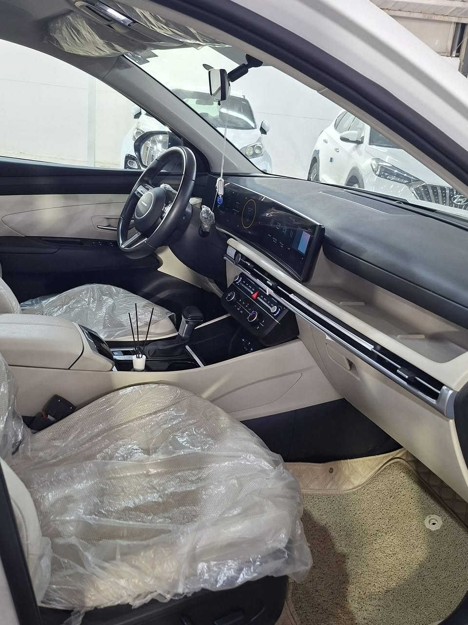 معرض دره بابل 
الموقع. بابل     طريق.              توكسان   TUCSON  
رقم بابل

موديل 25         خليجي  
   السعر 220 

                      مكفوله. كفاله عامه 
 ماشيه ،18 الف

     المواصفات         

 بصمه 

شباك لد  

برد. خلفي 

لايت عدسات زنون 

 سايد بريك بصمه 

 تحكم ستيرن فول

 شاشه كبيره  بلادي ابل كار بلي

كروز سرعه Cruise 

مانع انحدار 

👍  حساس خلفي 

👍حساسات امامي 

👍 ثلاجه بل جكمجه 

👍كشنات  كهرباء عدد2
كشنات تدفئه تبريد 

👍 دشبول 3. اللوان 

👍 بصمه ابواب

👍 دبل ايرباك 

👍 اشاير ترحيب   

👍شحن لاسلكي 

👍نظام تشخيص العطل عن طريق الشاشه 

👍محرك cc2000 
تشغيل عن بعد 

👍كامره خلفيه دواره  

👍5 ويل كب  حجم 18

👍للاستفساراكثر اتصل على الأرقام التالية

   *********** رافد المعموري

