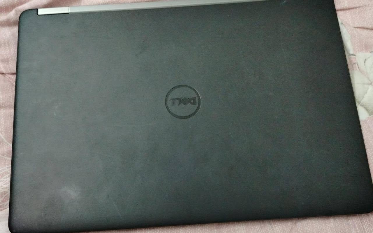 📌 المواصفات:
الموديل: Dell Latitude E5470
المعالج: Intel Core i5-6440HQ @ 2.60GHz (الجيل السادس، فئة الأداء العالي)
الرام: (8GB)
التخزين (الهارد): 256
نظام التشغيل: Windows 10 IoT Enterprise LTSC (افضل نسخة واكثرها استقرار وخفة)
الكيبورد: عربي / إنجليزي
المنافذ المتوفرة: HDMI للربط على الشاشات، VGA، منافذ USB، منفذ إنترنت (LAN)، وقارئ بطاقات ذاكرة (SD Card).
📌 حالة الجهاز:
اللابتوب نظيف وشغال 100% كما موضح بالصور.
السعر 225 وبي مجال 
***********
