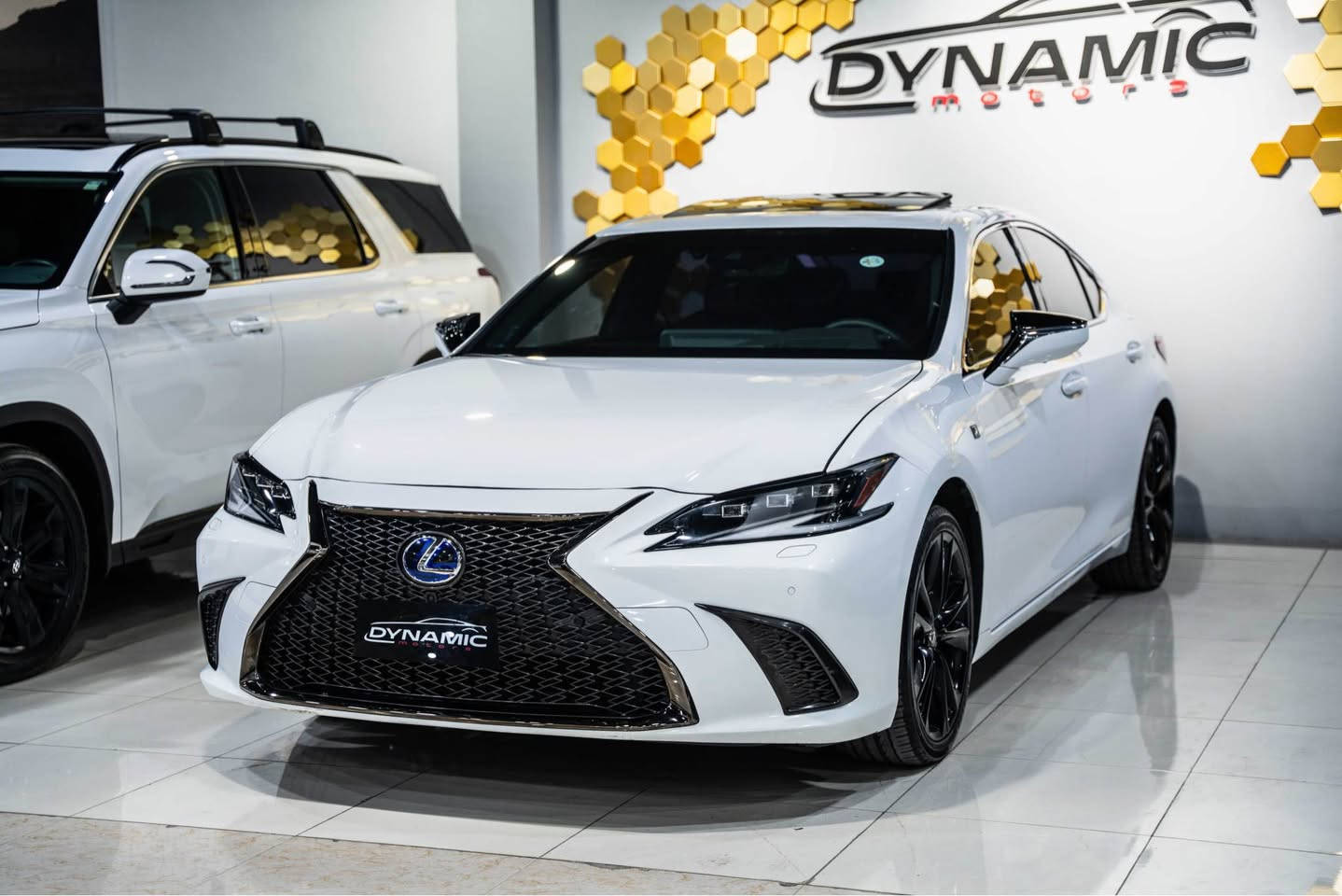 2024 LEXUS ES, 300H F SPORT HANDLING
دعامية ل دعامية كفالة عام فقط تعديل صغير
‏‎موديل :2024
‎‏‎عدد الأميال :34,000ميل
‎مواصفات : فول 
‎‏‎سلندر :  ٤سلندر هايبريد  
‎‏‎لون :  ابيض 
‎لون داخل : اسود
‎ضرر: فقط تعديل بارد 
ارباك : كل شركة ما طاك✅✅  
 سيارة رقم موقط
‎مكان اربيل  شارع حديد و خشب قريب جامع جليل خياط شركة  دايناميك موتورز 
‎‏‎من المعلومات الرجاء التصل علي وتس اب
                                                                                             ***********
================ أربيل, العراق
