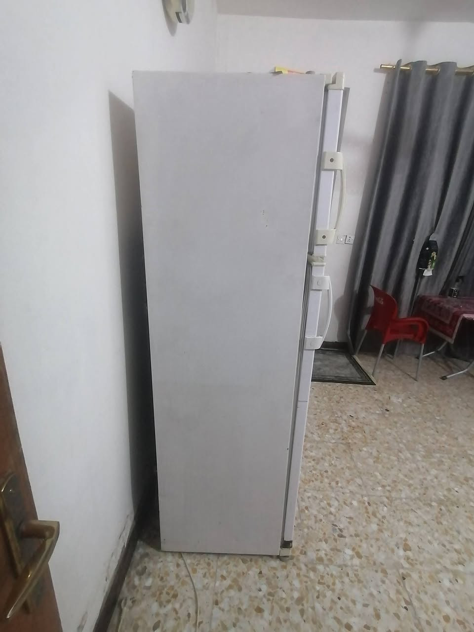سلام عليكم ثلاجه للبيع للتوصل.
***********
