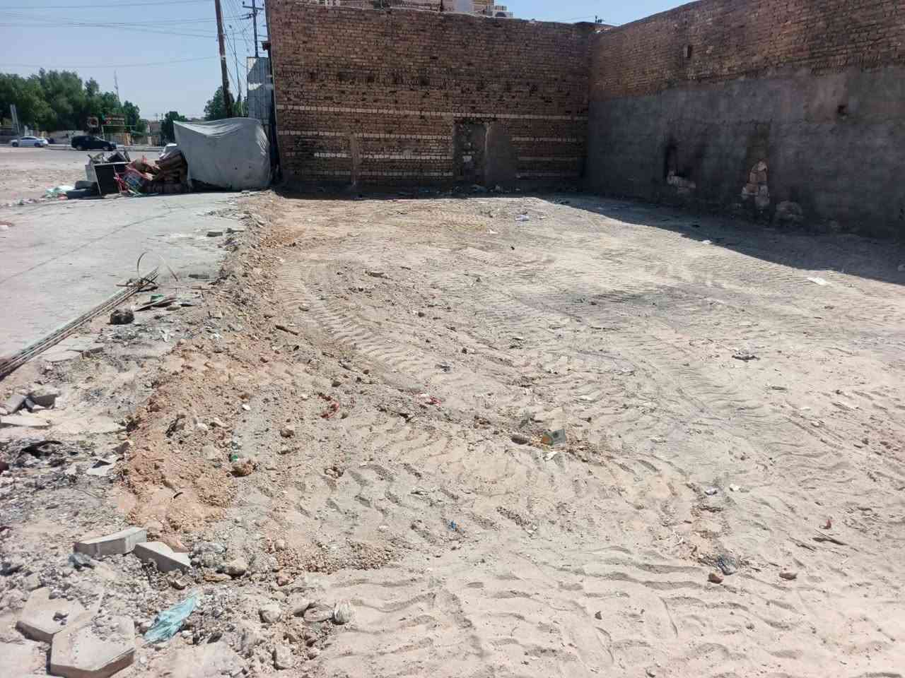 السلام عليكم عرصه تجاريه ٢٠٠م ركن  منطقه ٤١
على شارع ستين مقابيل السوك مفتوحه على شارع الصب 
سعرها ٣٥٠ وبيها مجال 
للاستفسار مكتب بركات البنين ***********
