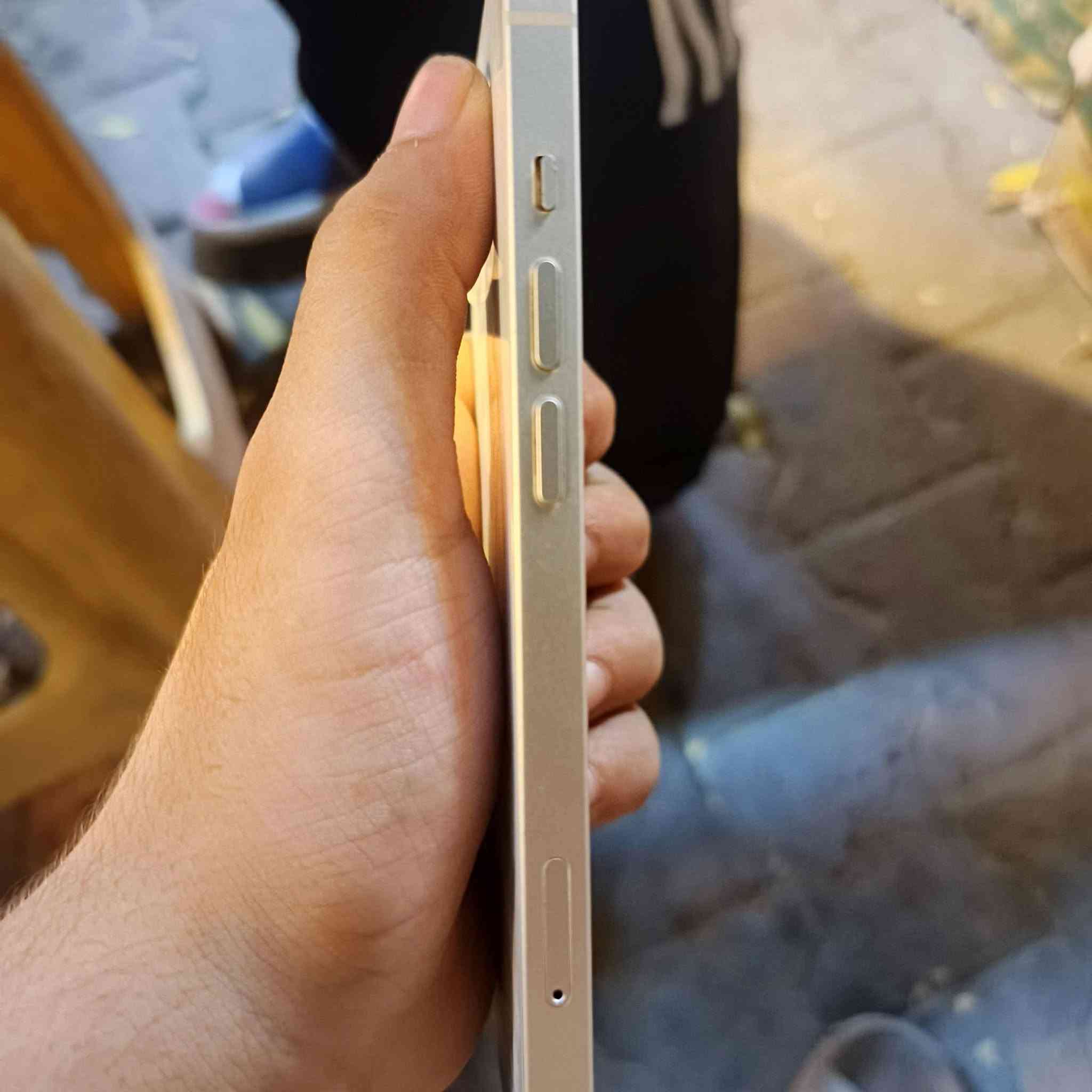 السلام عليكم ايفون 13 عادي جهاز وتر بروف ما مفتوح جديد بس مقفول ايكلود رايده 180 وبي مجال بطاريته 93بلاد رقمي *********** مكاني المنصور
