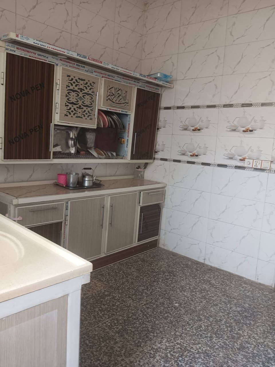 بيت للبيع بحي الرحمه مساحه 120 راح اخلي لكم رقم راعيه خابروني عليه ***********
