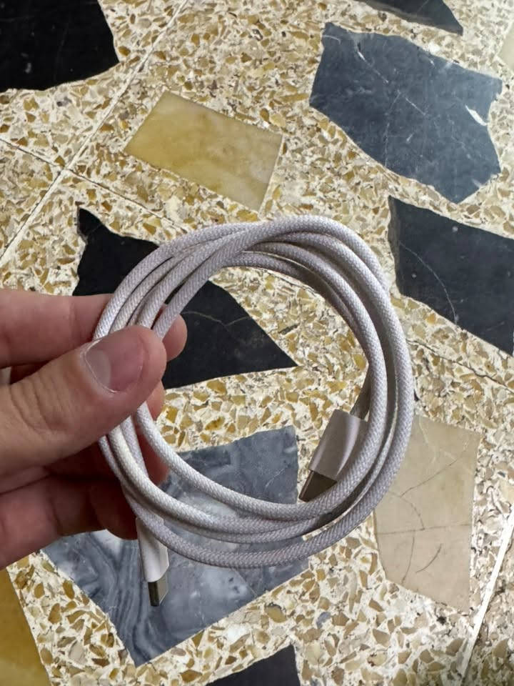 كيبلات للبيع
شرط أصليات مال أجهزه مال كارتون 
جديدين لوك شغال شرط 
للاستفسار عل رقم بي واتساب ***********
