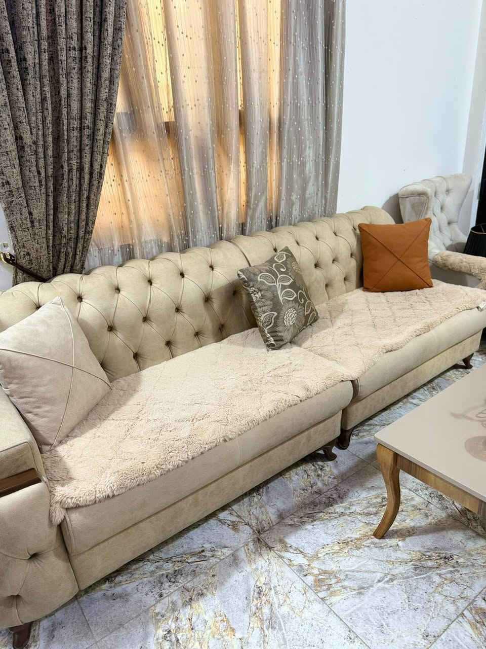 نضيف جدا • ميز وسط مرمر • حي العامل