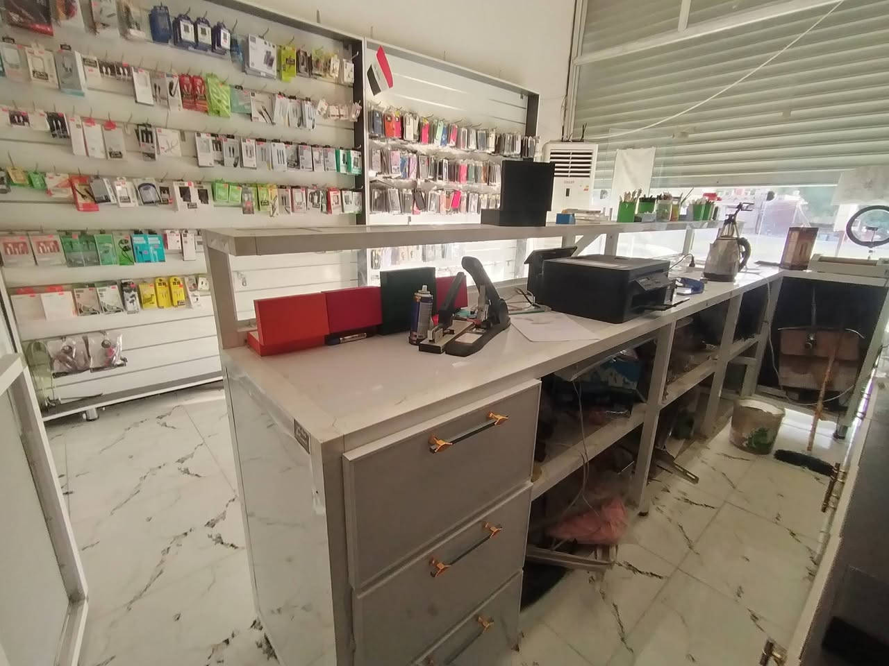 ميز المنيوم 3امتار
ب250 الف
*********** واتس اب فقط
