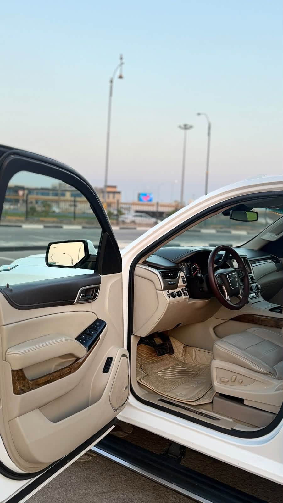 السلام ؏ـليكم يوكن دنلي موديل 2016 خليجي رقم سليمانيه الجديد
مكينه 5300 فول مواصفات 146KM
جديده السياره 
السعر :290
العنوان: بصره 
رقم الموبايل:***********
