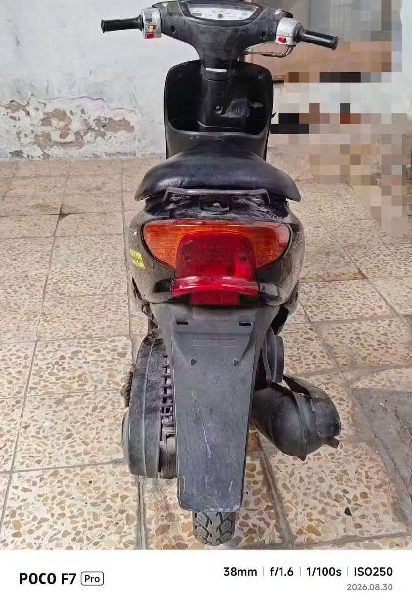 دراجه عصفوري للبيع دراجه فول تخبل نكره سلف  الكهربائيات شغال عداد البانزين شغال برغي ما مفتوح بلمكينه وبل دراجه كفراتها بلاديات بس نظافه 80% سعر خاص  وتاساب فقط!!!!! ***********

نص مكتوب في الصور:
- POCO F7 Pro 38mm f/1.6 1/100s ISO200 2026.08.30
- POCO F7 Pro
- 38mm f/1.6 1/100s ISO250
- 2026.08.30