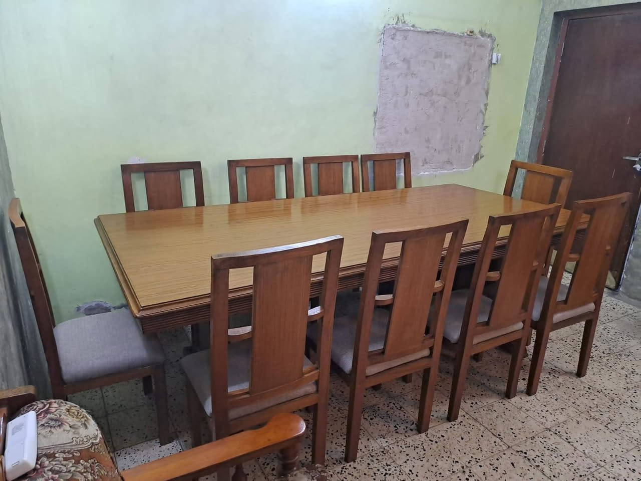 ميز طعام ١٠ كراسي ملكي خشب صاج بورمي شغل عراقي بدون اي ضرر الاتصال ***********
