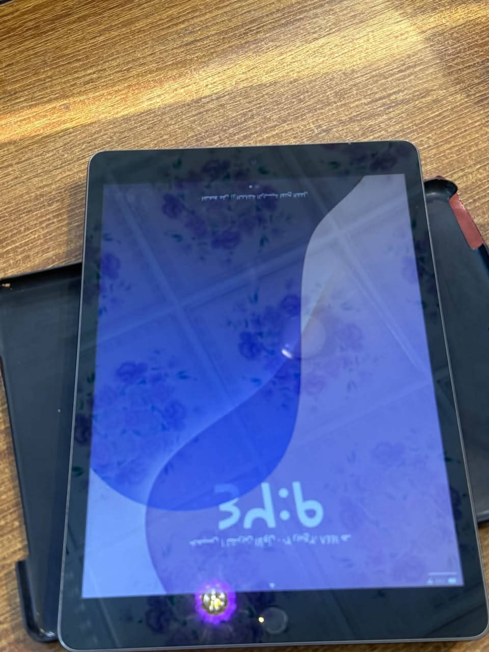 ايباد 9بطاريه٩٤ نضافه ١٠٠ مثل مشوف كدامك ماستخدمه هواي فقط للدراسه جديد مكفول من كلشي كامل ملحقاته سعر ٣٠٠ شراي تصال ع رقم ***********
