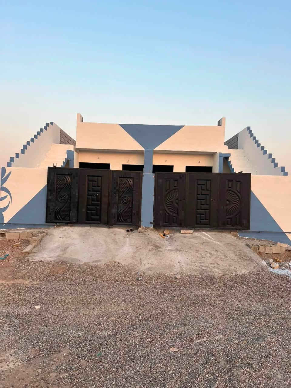 بيت زراعي للبيع في منطقة الصيادة مساحته 100 متر بناء حديث مشمول بقرار التمليك واوراقه كلها كاملة مع توفر خدمات كاملة في المنطقة ماء وكهرباء وتبليط والمنطقة كاملة كلها زراعي يتكون البيت من استقبال ومطبخ وغرفة نوم وهول وصحيات البيت ناقصه بس بياض وكهربائيات داخلية وابواب وشبابيك 🟣العنوان قرب المحافظة الجديدة قرب جامع الدكتورة اديبة في منطقة الصيادة🟢السعر [23مليون]وبي مجال💶
للتواصل والاستفسار على الرقم التالي☎️
***********
