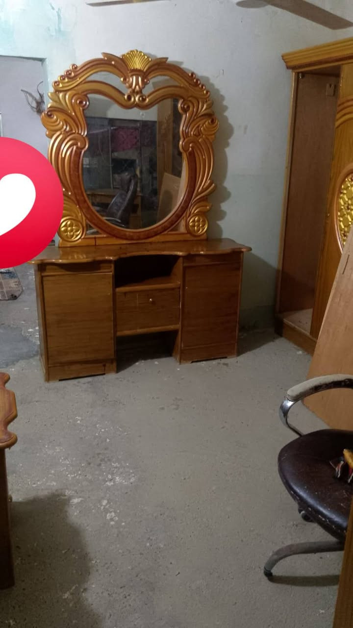 السلام عليكم توجد هاي الغرفة للبيع بسعر 350وبيه مجال بس عايزها كومدي واحد العنوان سامراء الي يريدها يجي خاص ويدلل
