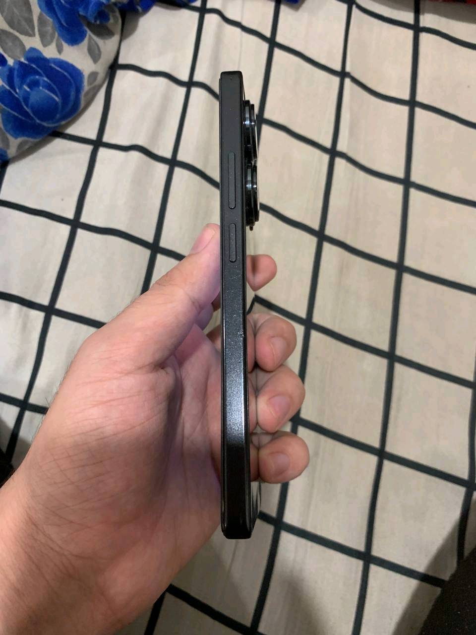 📱 للبيع POCO M6 Pro 4G — 12GB / 512GB

🔹 المعالج: MediaTek Helio G99-Ultra
🔹 الرام: 12GB
🔹 التخزين: 512GB
🔹 الشاشة: 6.67” AMOLED FHD+ — 120Hz
🔹 الكاميرا الخلفية: 64MP + 8MP Ultra Wide + 2MP Macro
🔹 الكاميرا الرئيسية: OIS
🔹 الكاميرا الأمامية: 16MP
🔹 البطارية: 5000mAh
🔹 الشحن: 67W
🔹 سماعات Stereo + Dolby Atmos
🔹 منفذ سماعة 3.5mm 🎧
🔹 USB-C
🔹 IR Blaster
🔹 NFC حسب المنطقة
🔹 حماية IP54
🔹 يدعم 4G

⚠️ الملاحظات:

* البصمة متوقفة عن العمل.
* يوجد فطر/أثر داخل عدسة الكاميرا، لكنه غير مؤثر على التصوير.

📦 الجهاز شغال بصورة طبيعية، والعيوب مذكورة بكل وضوح. 

مكاني بغداد باب المعضم
هل الجهاز نسخة POCO M6 Pro 4G العالمية لو نسخة منطقة ثانية؟ وشنو لون الجهاز بالضبط ويا رقم الموديل إذا متوفر؟: 
عالميه
شكد حالة البطارية هسه تقريباً؟ وهل أكو مشاكل بالشحن أو بالمنفذ USB-C غير السليم؟: 
كلشي سليم
البصمة متوقفة: هل المشكلة من حساس البصمة نفسه لو من السوفتوير؟ وهل الفتح بباقي الطرق شغال طبيعي؟: 
بصمة عطلانة بس اللمس شغال كلش طبيعي وبصمة الوجه شغالة طبيعي
هل ويا الجهاز ملحقات مثل الشاحن الأصلي، الكيبل، العلبة، أو أي كفر/استيكرات؟: 
كفر
شنو وضع الجهاز من ناحية الاستعمال الخارجي: بيه خدوش/كسر/ضربة غير اللي مبينة بالصور؟ وهل السعر قابل للنقاش لو ثابت؟: 
بي فطر بل عدسه ما كاميرا بس الفطر ما ماثر بل تصوير ابد ولا يطلع ولا يبين والتصوير طبيعي
