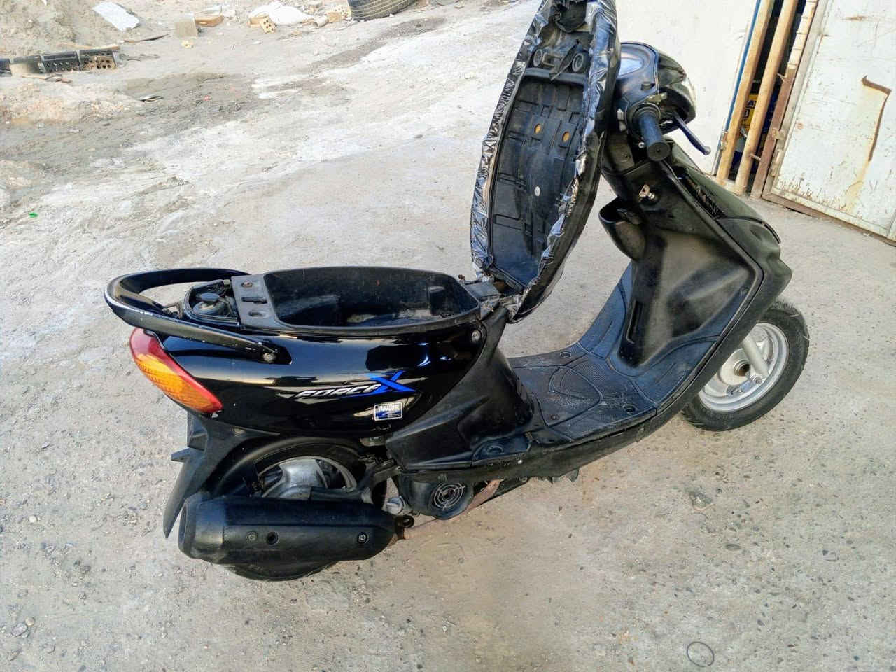 السلام عليكم ماكس قجمه للبيع نكره سلف وهندر مكينته بلاديه 49 مكفوله من تبخير نضوح صوت شلعه ومعدل فول ✈️ كهربائيات كلها شغاله هورن اشاير لايت كله شغال تخم تاير جدد اوراقه موجوده دراجه خير من الله كامله مابيه اي نقص السعر 350 وبيها مجال للشراي مكاني بغداد الأمين الثانيه وهذا رقمي ***********☎️

