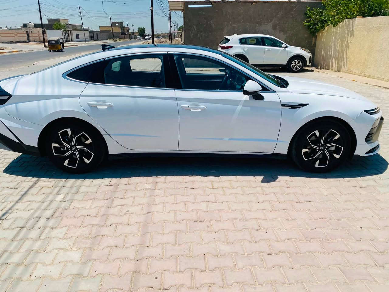 للبيع سوناتا موديل 2024
وارد كوري مكينه 2000
فول مواصفات للاخير 
السياره بدون رقم السعر ١٣٥ 
وبيه مجال قليل المكان بغداد 
الهاتف ***********

