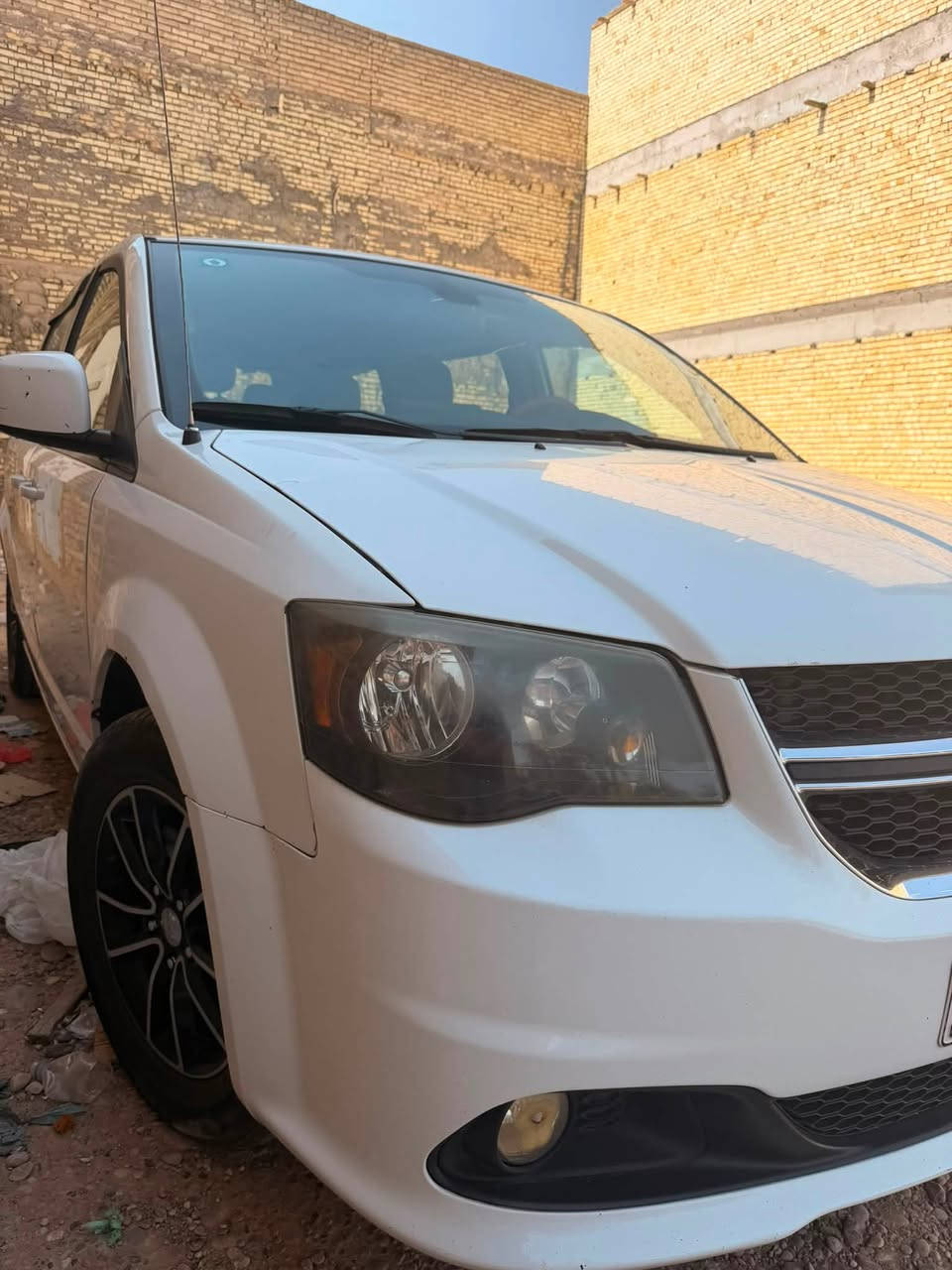 سلام عليكم 
للبيع كرفان 2019 GT
ماشية 129,000mil 
فول مواصفات بيبان كهرباء صندوك كهرباء 
3 قطع تبريد منفصل شاشة ابل كار بلي وكامرة
حادث السيارة موضح بالصور رقم بغداد سنوية وهزة جديدة
***********

