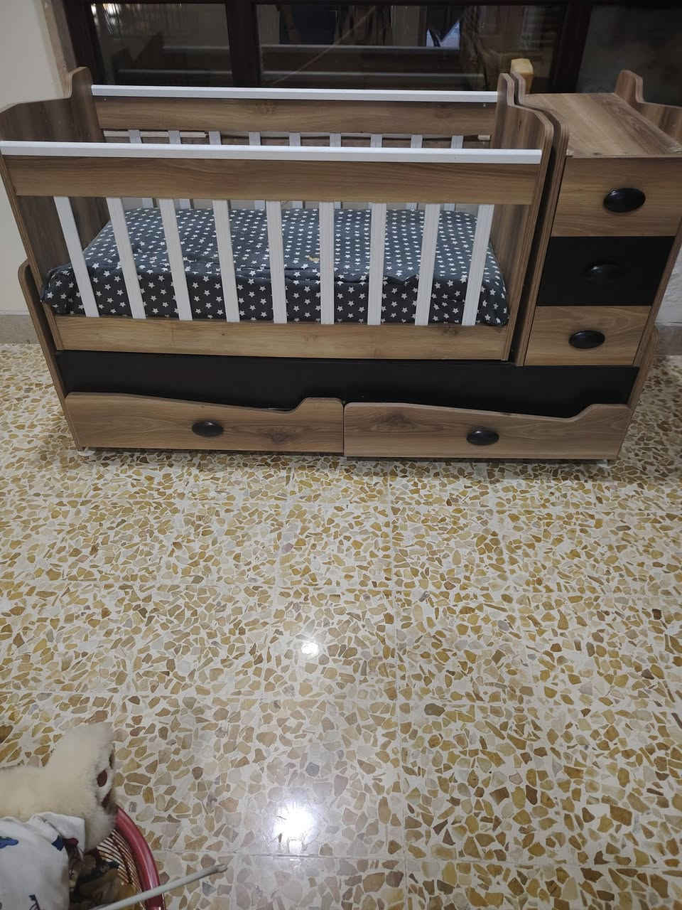 تخت أطفال • هزاز • موصل جديده