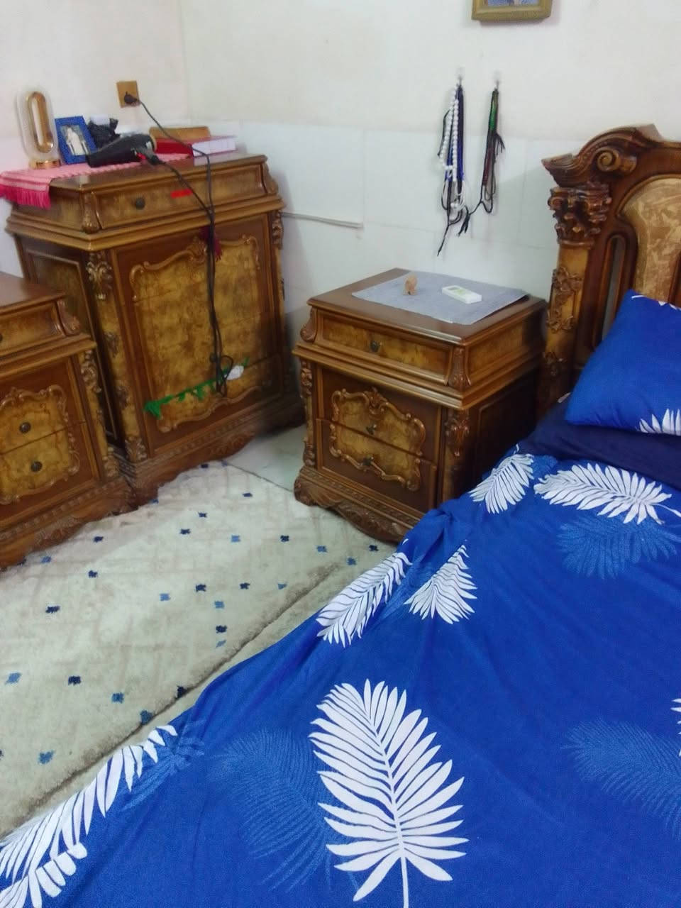 تخم اثاث غرفه نوم نضيف 7قطع السعر مناسب جداً عنوان كركوك ***********
