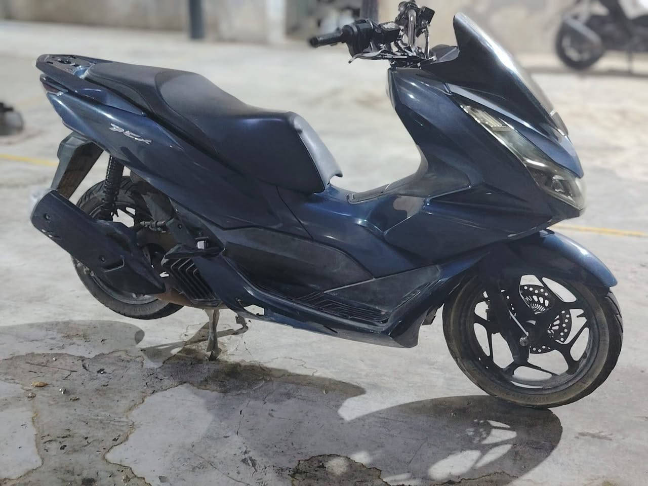 السلام عليكم
Pcx  جيل الرابع
السعر 15$
الدراجه مابيضه ضرر 
الدراجه نضيفه 
مكاني الحسينيه 
***********
