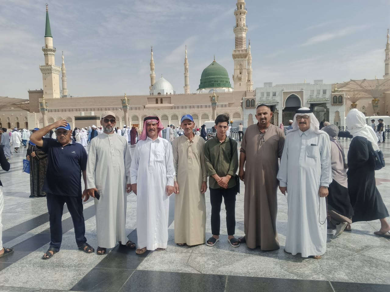في رحاب المسجد النبوي الشريف....
وبالقرب من خير الأنام وخير خلقه والحبيب المصطفى عليه وعلى آله وصحبه افضل الصلاة والسلام 
صور جميله لضيوف الرحمن 
ولقطات
 توحي بالاجواء الايمانيه 
لهذه البقعة المباركة 
نسأل الله لهم القبول والتوفيق لما يحب ويرضى 
خادم ضيوف الرحمن 
سليم الشجيري 
***********
***********
 رحلاتنا مستمرة على طول الموسم 
سارع و احجز الرحله القادمه بأذن الله تعالى
