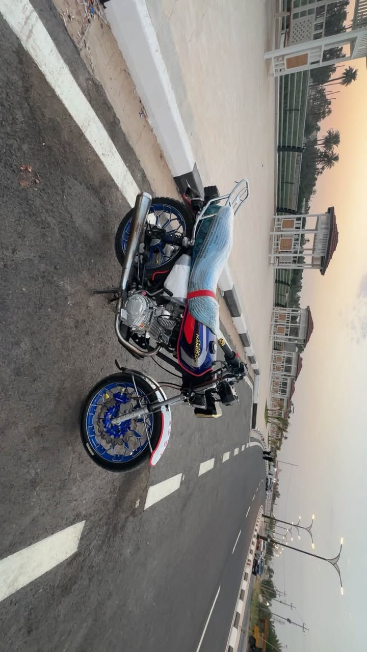 ♦️السلام عليكم 
♦️دراجه للبيع 
♦️ نامي برو  مكينه 200 موديل 24
♦️شرط الفحص
دراجه شلعه ومعدل فول
رقم تلفون ***********
والسعر ع خاص
