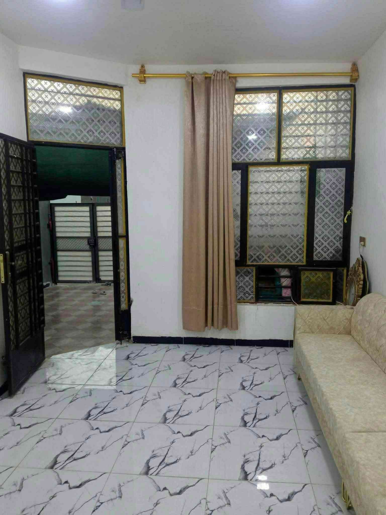 السلام عليكم
دار للبيع حي ذويب الاول خلف محلات الدهن بناء جديد البيت كامل بدون اي نقص المساحه 120 متر  غرفة نوم وصاله ومطبخ ومضيف وسعر مناسب 
للاستفسار *********** مكتب دلالية بلاد الرافدين ابو مازن مجاور مطعم حماده الفرع الثاني

نص مكتوب في الصور:
- مشتمل للبيع حي ذويب الاول قرب شارع العام قريب على السوق ***********