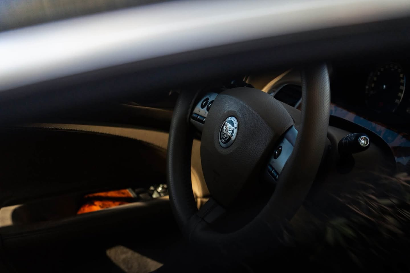سلام عليكم  (بيع او مراوس ) 

Jaguar XK V8 🚀  2011   مكينه (5.0) (حصان 410) 
السيارة وارد خليجي وكاله سردار 
ماشية 111 كيلو متر حقيقي السيارة مغلفه PPF 
فول مواصفات 

-كشنات تدفئة + تبريد جلد 
-تحكم ستيرن + شفتات سبورت 
-كشنات جلد 
--سقف كنتارا 
-كير ماوس 
-3 وضعيات قيادة (طبيعي + سبورت + سبورت بلس )
-خزن ميموري 
-كتاب تضليل اصولي
-ويلات توسايز 
- ادامة كامله من كلشي 
-حساسات امامي + خلفي 
اخوتي السيارة كلش نظيفه ماشاءلله 
ناقصه خيال بس لان كلش سريعه🚀☠️

حادث السياره بغداد صار جاملغ امامي وراجع بارد 

ايرباك كله سليم ✅

تجي تفحصه وين متروح وبالعافيه على الي ياخذة 

وهذا رقمي لاي استفسار ***********
