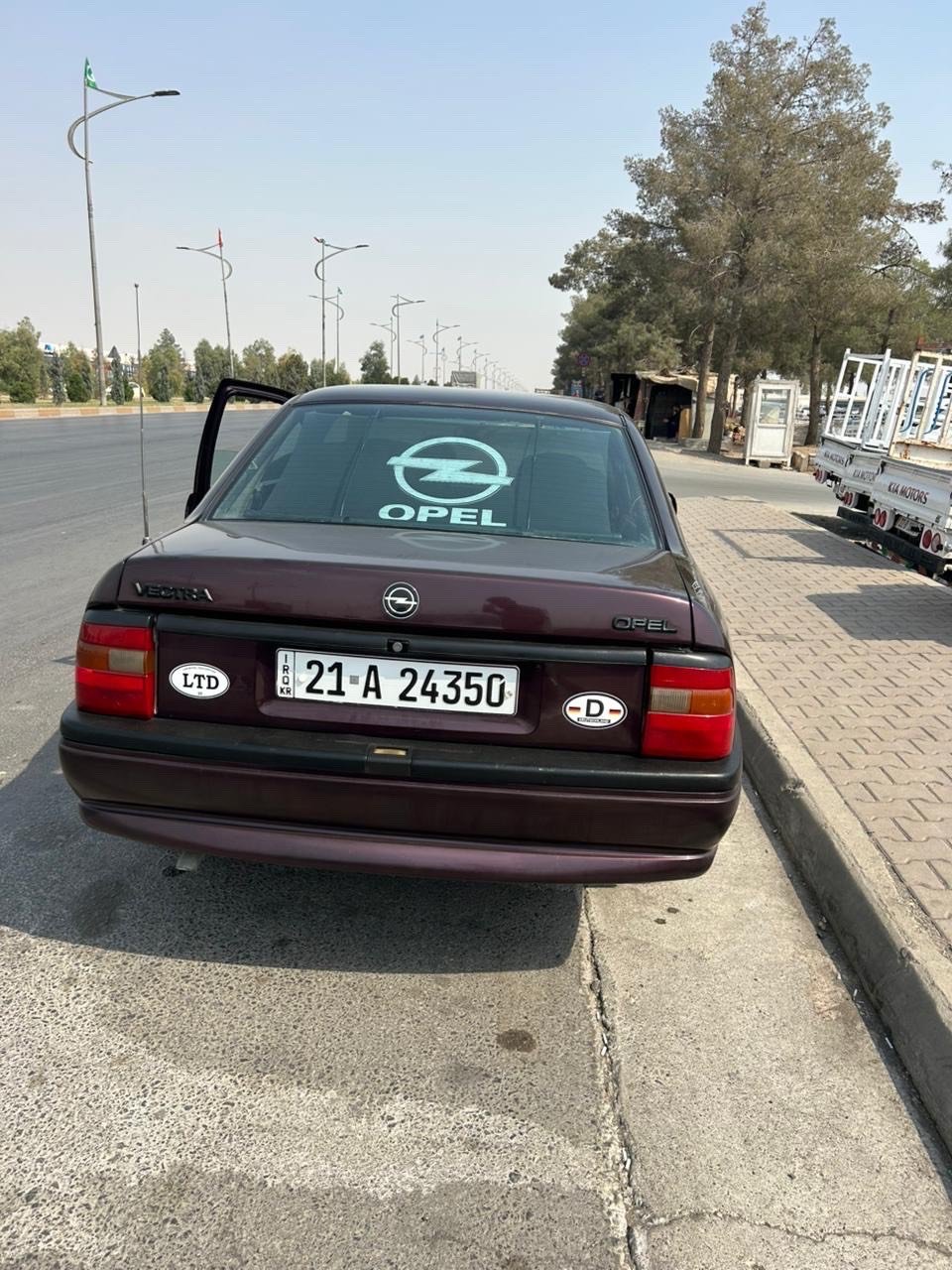 اوبل فكترا موديل 90
محرك 20 گير عادي
سيارة نظيفة مكينه گير بشرط
صدر جديد سنوية 2030 بأسمي السيارة تحويل مباشر 
مكان السيارة بغداد الغزالية
السعر 37 وبيها مجال 
*********** وتساب