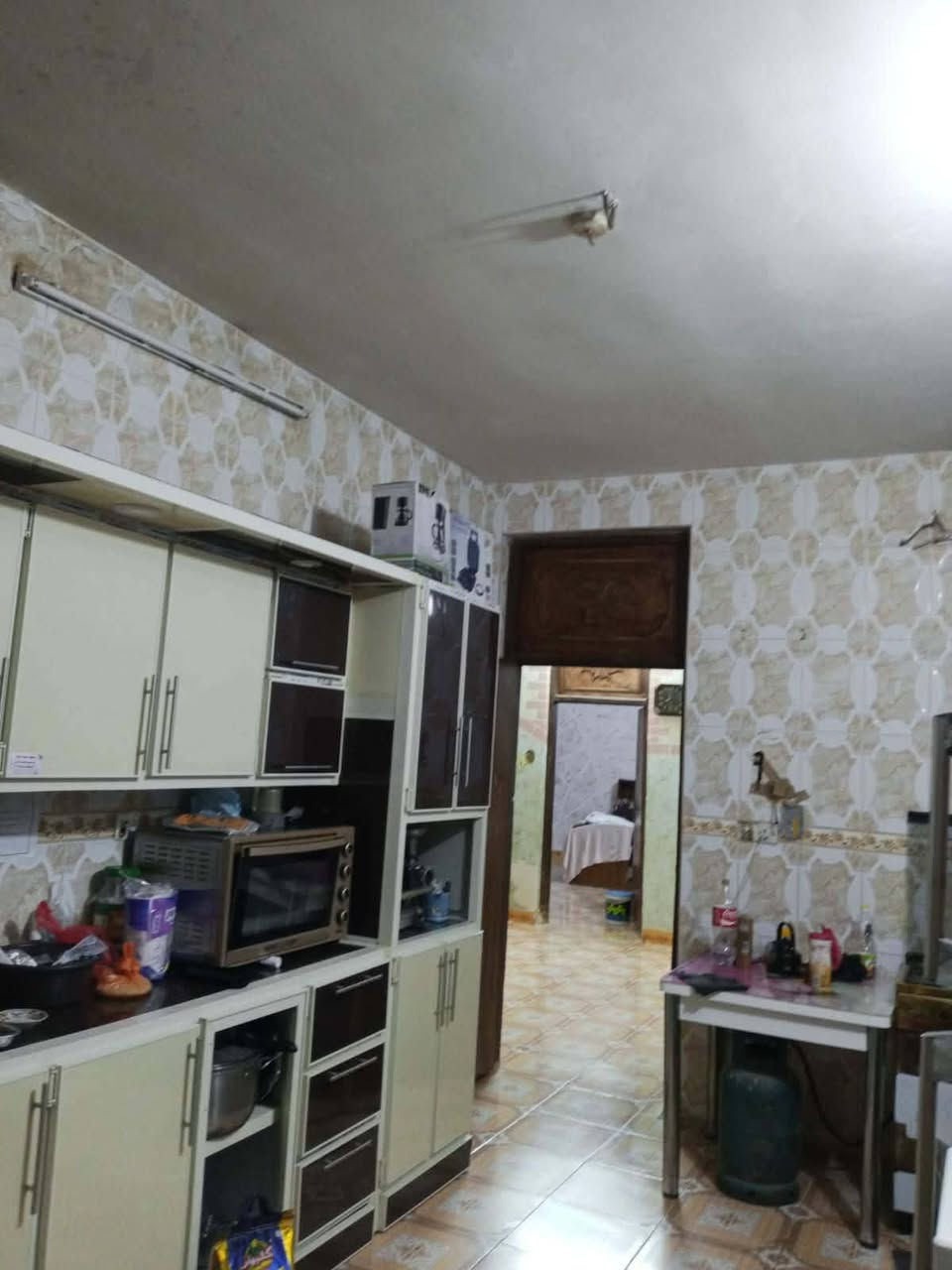 دار سكني للبيع مساحة150متر واجهة 7 اونص*20  عالي ع الشارع خدمات كاملة ارصفة تبلبط مجاري 
يحتوي على 3 نوم مع صالة او حولي او مطبخ او صحيات 
كامل مابي اي نقص الموقع حي الفارس ثاتي قطعة ع المنتزه شارع 10 موقعه حلو سيراميك الباب الشارع 
للاستفسار الاتصال على الارقام التاليه ارقامنة خدمة موجود واتساب على الرقم الاثير 
***********
***********
 خالد المشهداني/ مكتب الشروق لعقارات الطارمية 
اهلا وسهلا بكم
