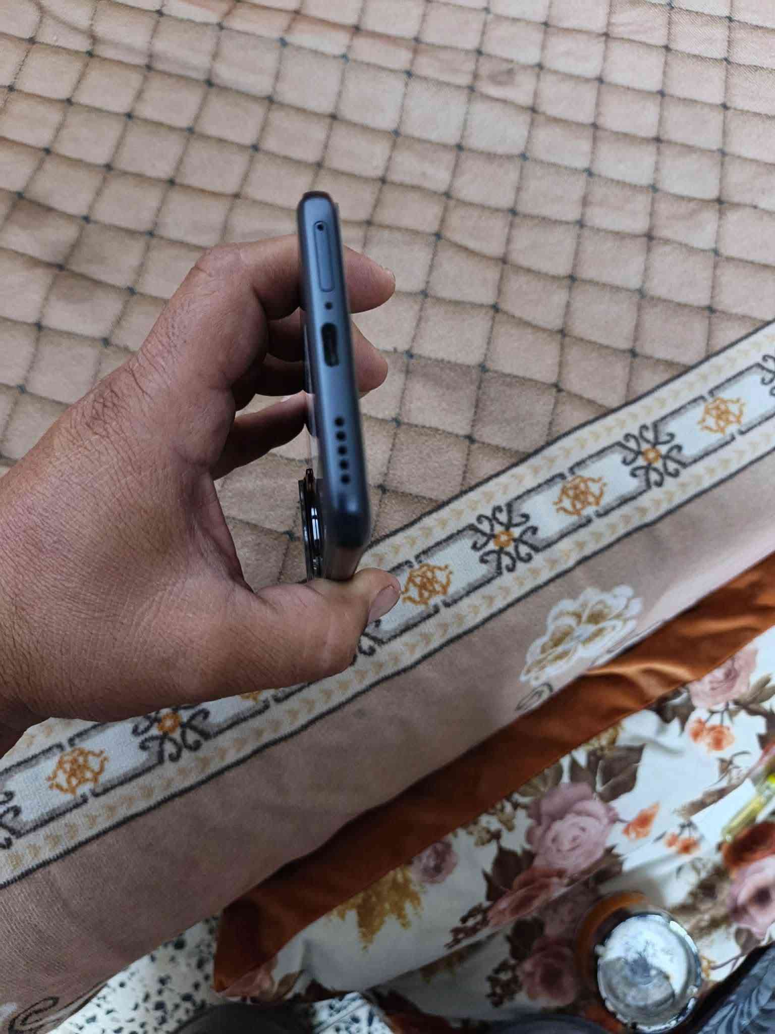 السلام عليكم هونر ٤٠٠ برو للبيع جهاز كلش نظيف بي فقط خنه بيسطه بالسماعه الفوك تجي وتروح مو بالسماعه مال الاتصال بدون ملحقات للبيع بسعر ٦٠٠ مكاني المحمودية *********** أو ***********
