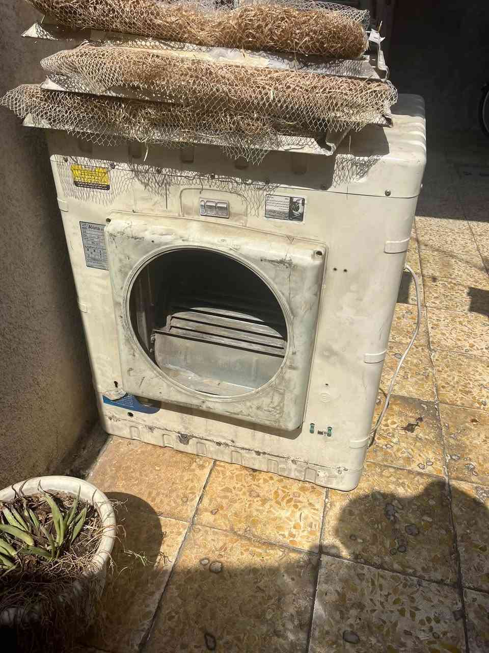 مبرده حجم ٣ ونص كبيره اخت جدي ه استخدام شهرين للبيع مكان دوره الاثورين الشراي واتس *********** سعره ٧٥
