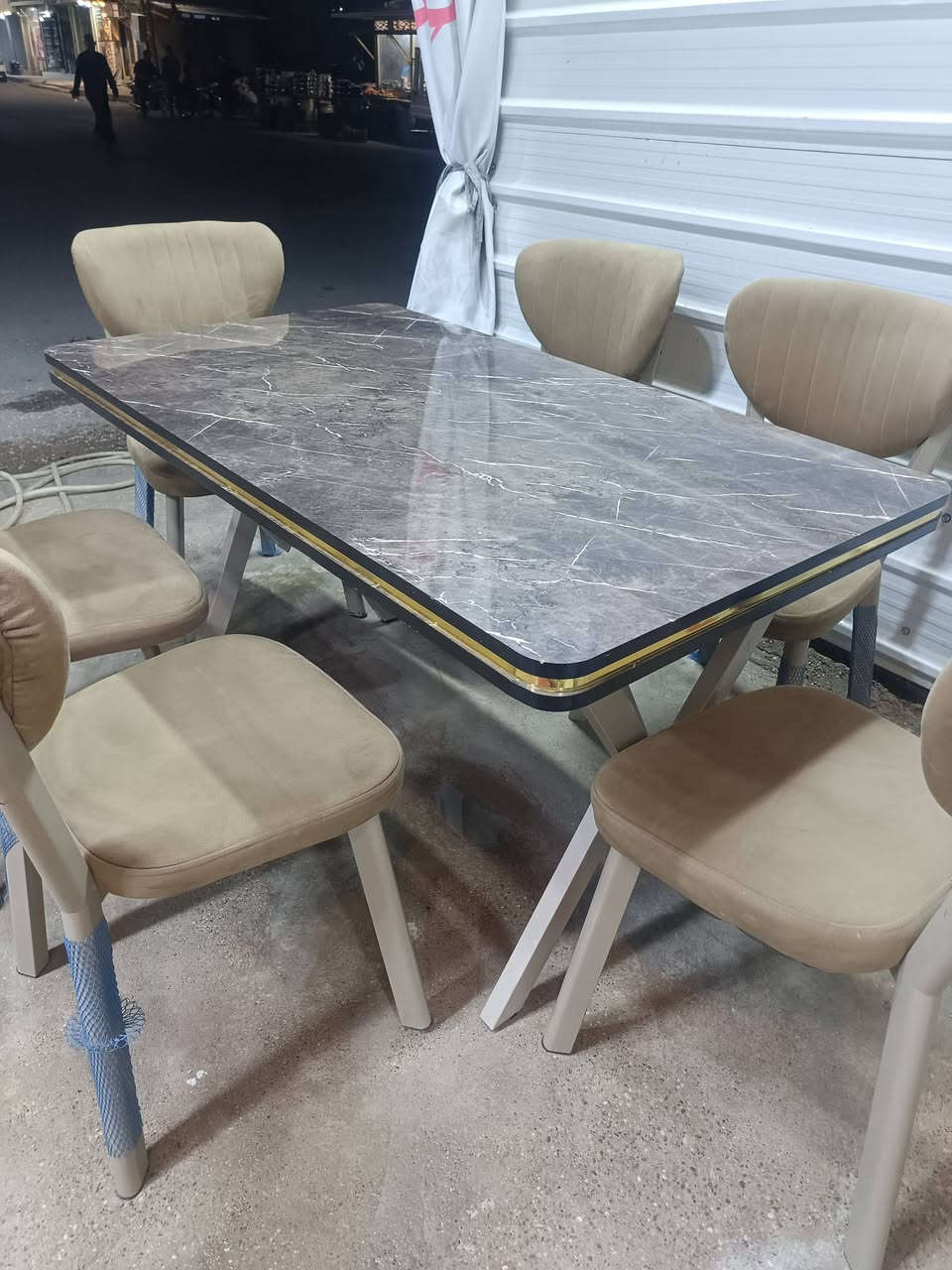 ميز طعام تركي جديد سعر 175العزه الجديده شارع الكراج ***********
