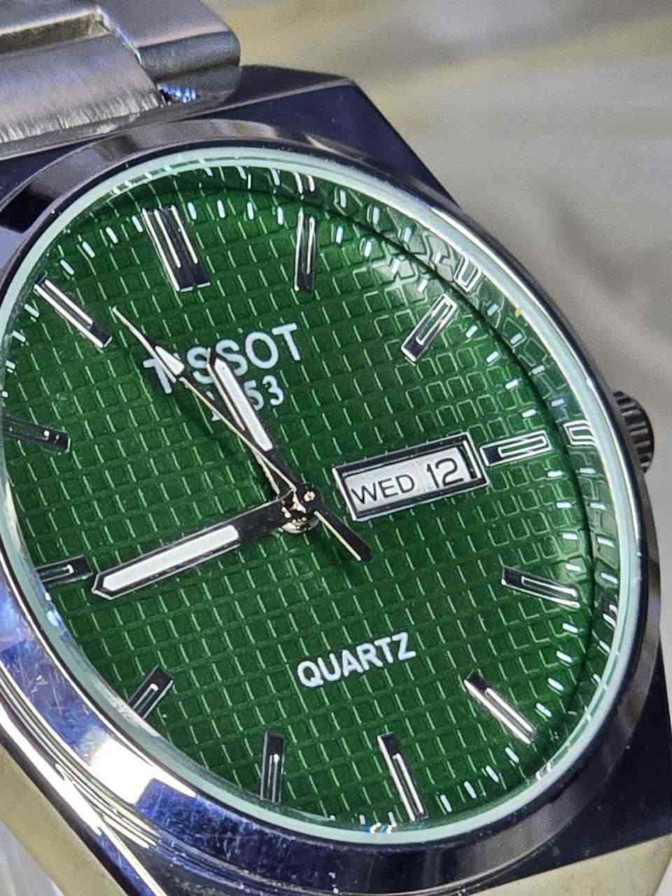 تيسوت • كوارتز • ميناء أخضر ملكي