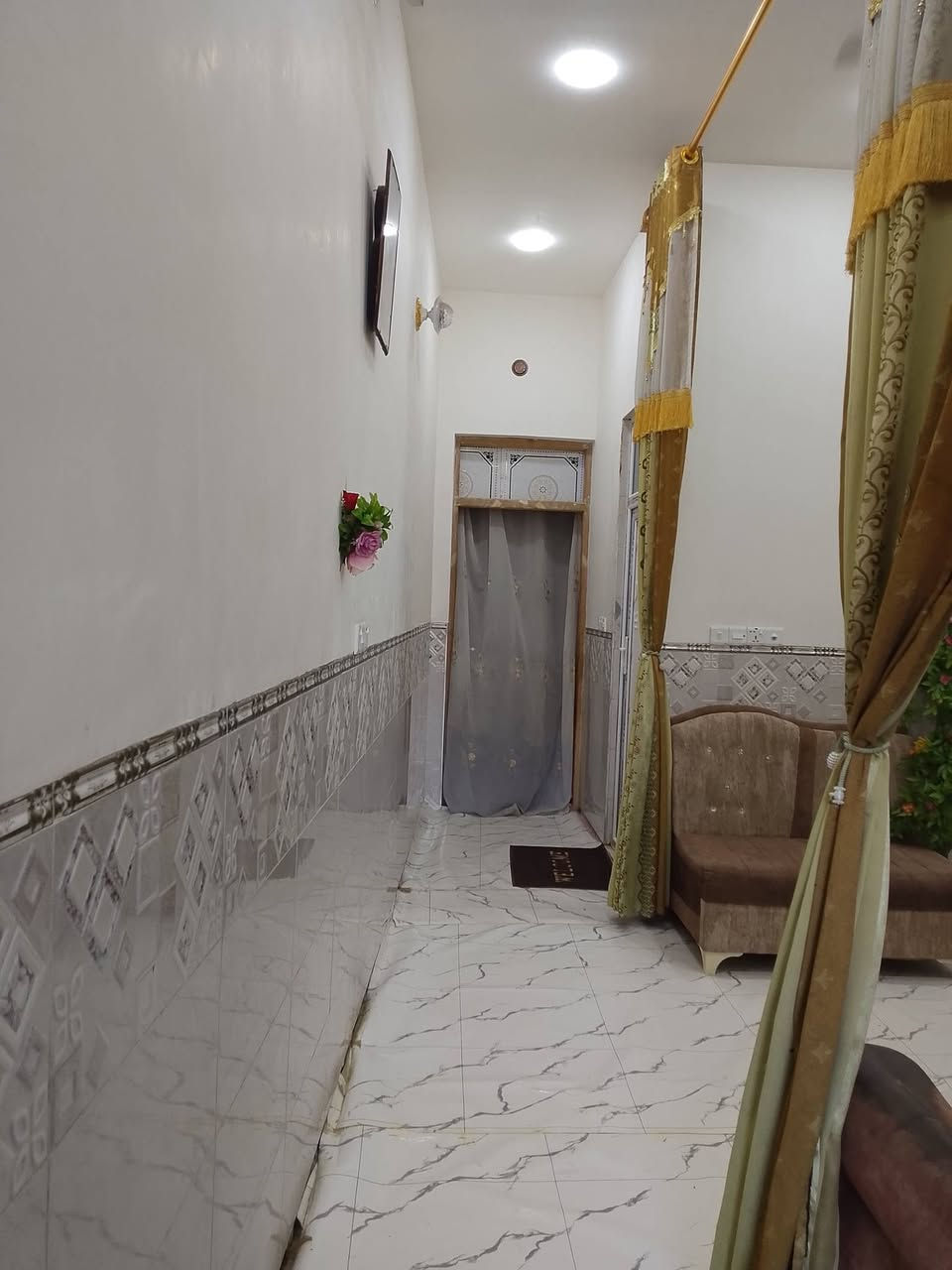 السلام عليكم مشتمل يرهم مراوس قطعه  أو بيع طابو صرف قرب شارع ال٦٠ الطابق الثاني مبني بدون سقف  مثل ماواضح  بصور للاستفسار ***********
