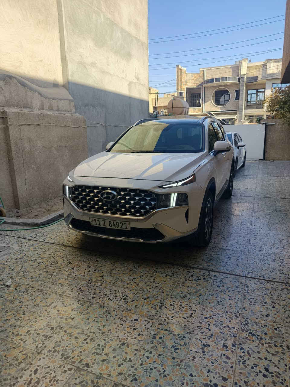 السلام عليكم 
سنتافي هايبرد 2023  لميتد فول مواصفات اعلى فئة ماشية 10 الف ميل
بدون صبغ بدون تبديل 
كامرات 5 (360) درجة
رادار امامي خلفي جانبي
حساسات امامي خلفي بلادي
اوتو هولد
هاند بريك بصمه
تبريد قطعتين
مقاعد كهربائي جلد تدفئه تبريد
مرايات كهربائي
كامرة مع إشارة
صندوق كهربائي
بنوراما
تشغيل عن بعد
 تقديم و تأخير بالبصمة
دخول ذكي
استشعار عن بعد
ويل 19
بردات خلفيه بلادية
شحن لاسلكي
انظمه قياده 4
والكثير من مواصفات الأخرى
السعر 24,000 دولار 
بغداد / العامرية
***********
