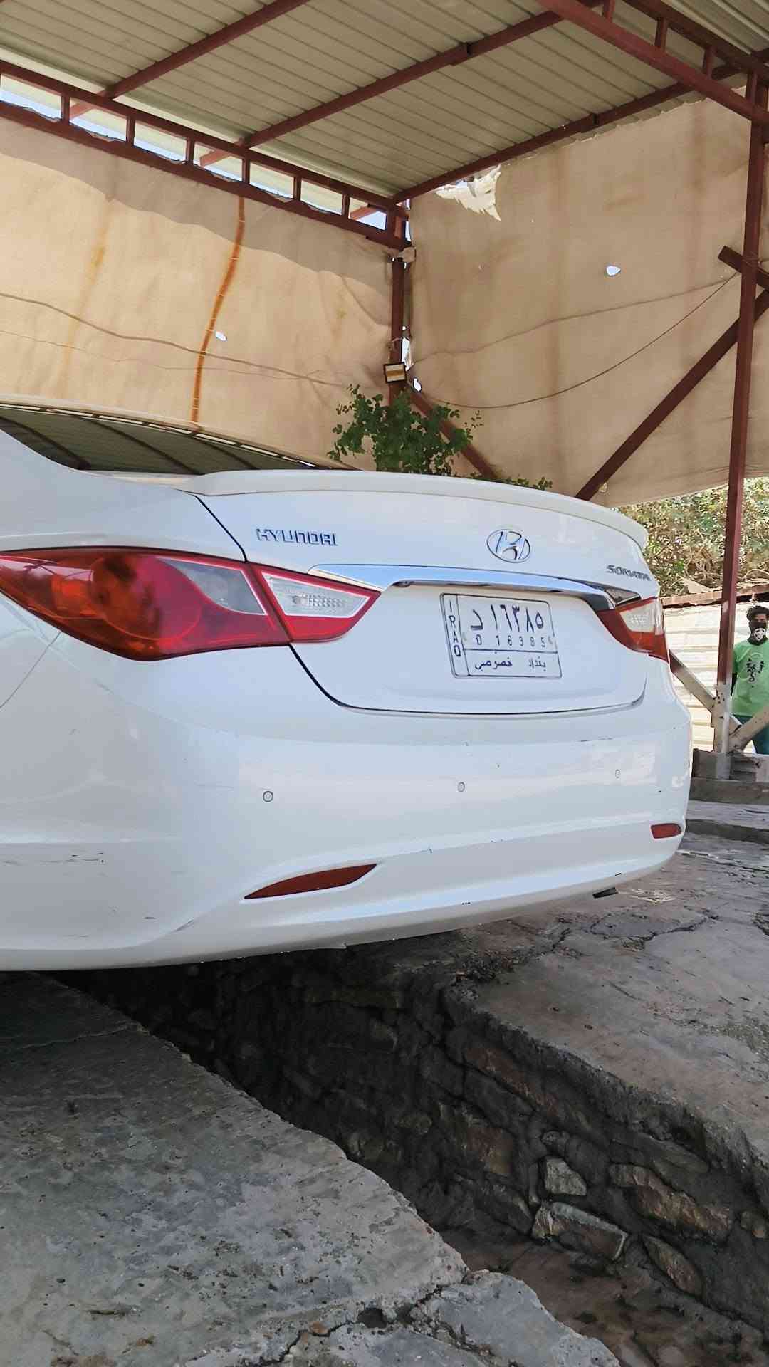 سوناتا خليجي موديل 11
محرك 2400 دوش 
بيها باب وجاملغ خلفي مصلحات فقط 
محرك جديد 
تبريد جديد 
تخم ويل و تخم تاير جديد 
رقم بغداد مداور مباشر 
للعلم متوازين عل امداور مالتها يعني اليشتري اله مجال للمداور 10 ايام 
سعر السياره 105 وعليها غرامات تنزل من سعر السياره 
عنوان نجف 
***********

نص مكتوب في الصور:
- HONOR X9c